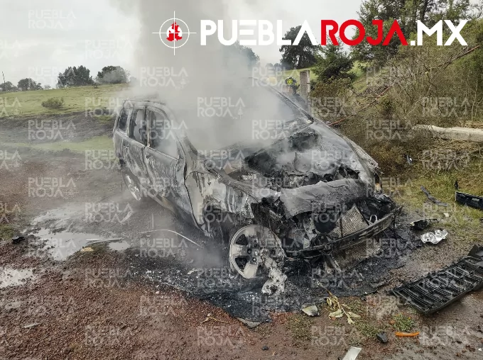 Jeep cae a un barranco y termina calcinada en la autopista Apizaco–Huauchinango