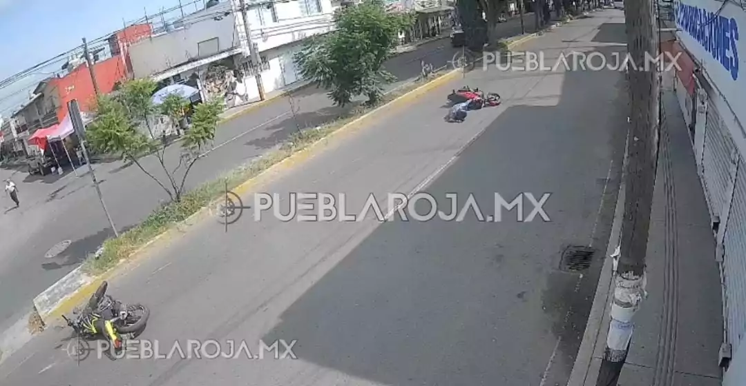 Muere motociclista al salir proyectado tras choque con otra unidad en Villa Universitaria