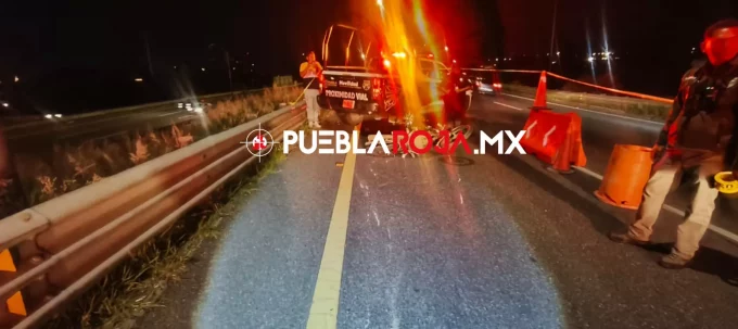 Motociclista muere tras chocar contra el muro de contención y caer a una barranca en el Periférico Ecológico