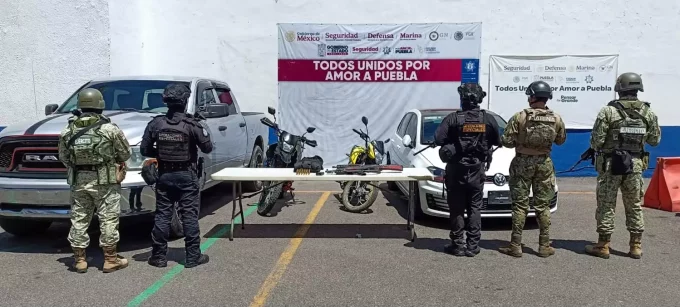 Operativo en Los Reyes de Juárez deja aseguramiento de armas, cartuchos y vehículos