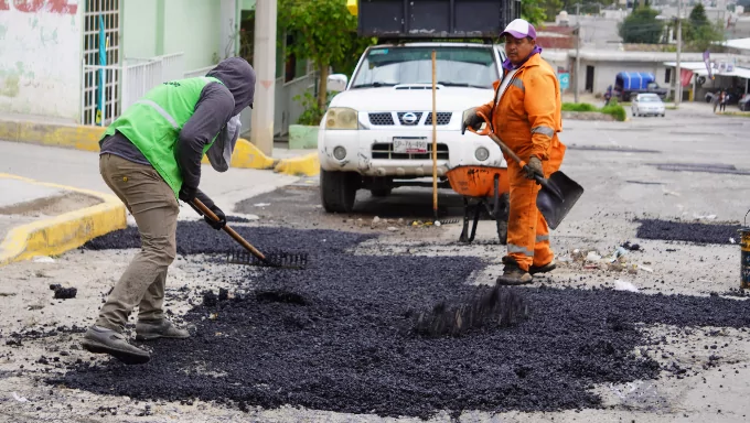 Bachean y preparan vialidades para la próxima relaminación en calles principales de Amozoc
