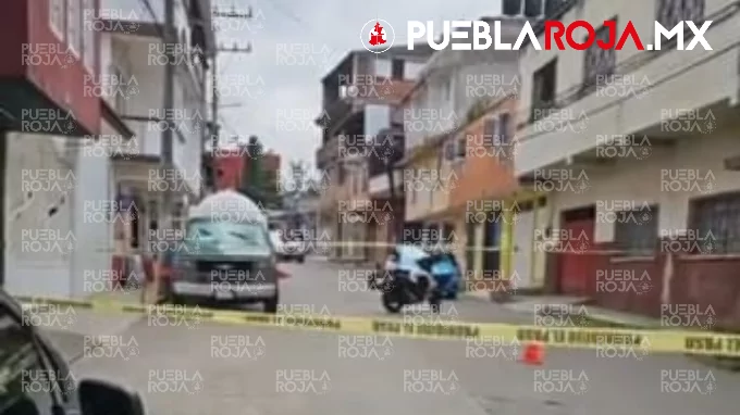 Atacan a balazos a un hombre en pleno día en Huauchinango; sicario escapa en motocicleta