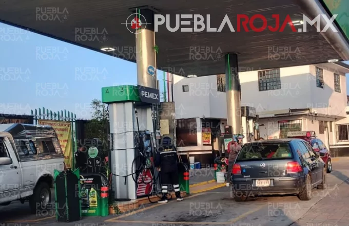 A punta de pistola despojan de la venta del turno a despachadora de gasolinera en Nativitas
