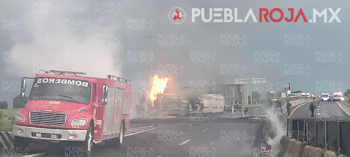 Explota pipa con combustible tras brutal choque de tráileres; un hombre murió calcinado