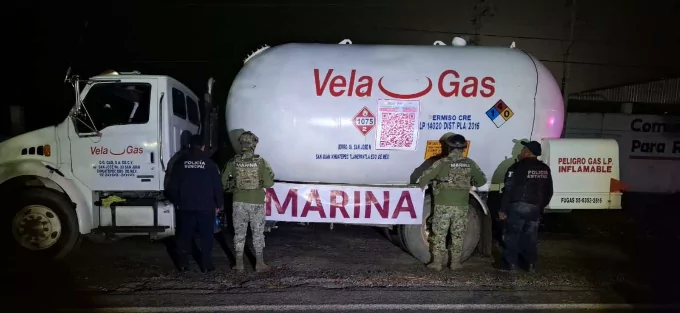 Marina en coordinación con autoridades de Tlaxcala aseguran dos autotanques con más de 40 mil litros de gas LP