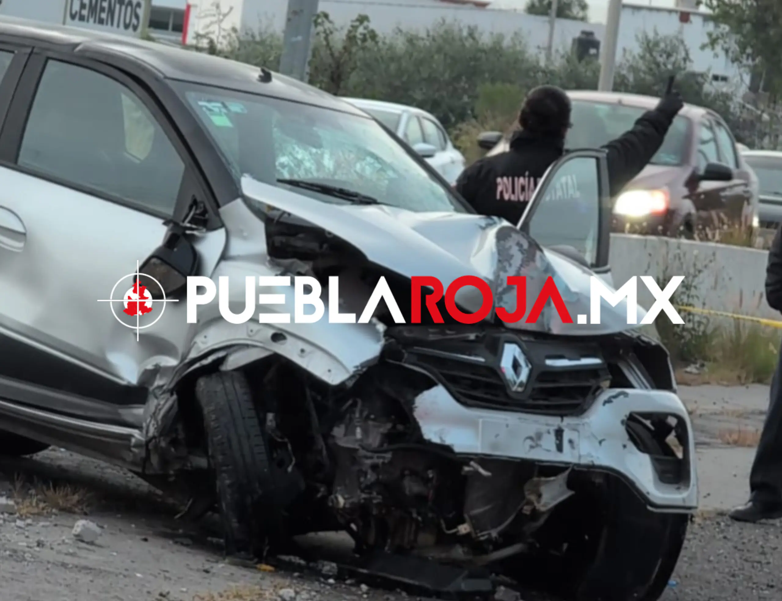Muere conductor tras estrellar su auto contra un muro de contención en el Periférico