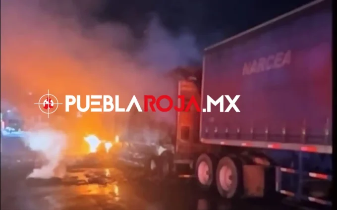 Arde tráiler cargado de cerveza y paraliza la Cuacnopalan-Oaxaca