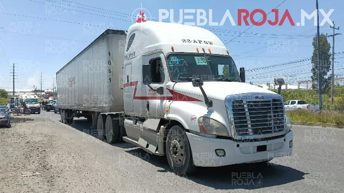 Camión arrolla a hombre en San Lorenzo Almecatla; resulta lesionado