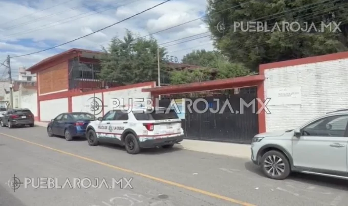 Comando armado irrumpe en primaria de Puebla, somete a trabajadores y roba 30 mp
