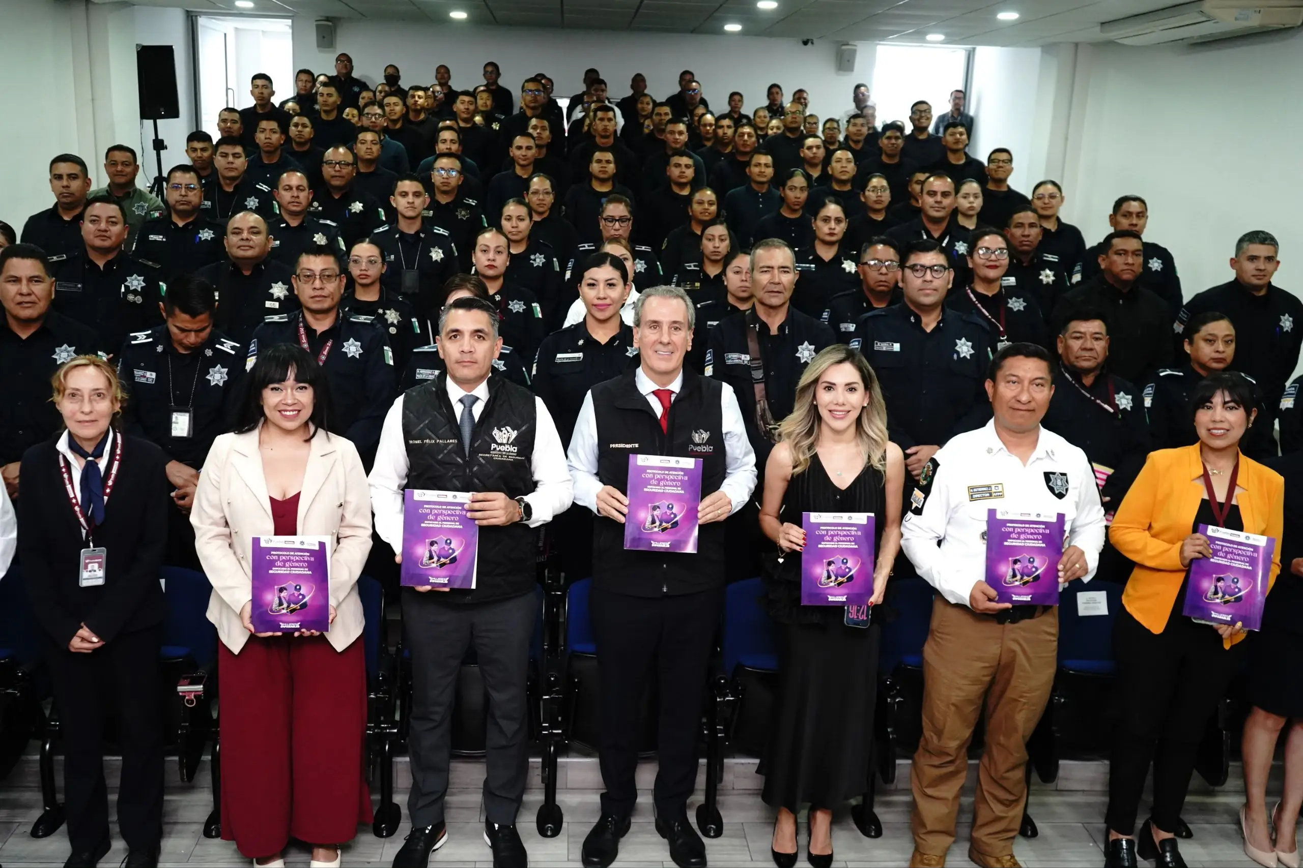 Capacitan a 500 policías de Puebla en atención con perspectiva de género