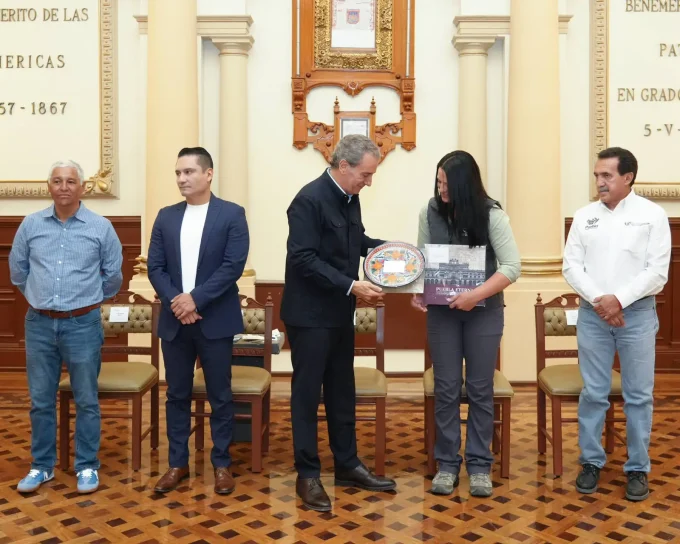 Pepe Chedraui recibe a estudiantes de Medicina Veterinaria de Oregon State University en Puebla