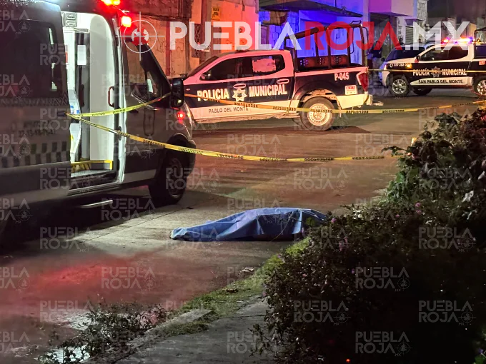 Camioneta negra mata y arrastra a mujer en San Pablo del Monte; conductor escapa