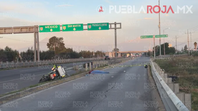 Muere mujer al derrapar motocicleta en la Puebla-Córdoba; su acompañante resultó herido