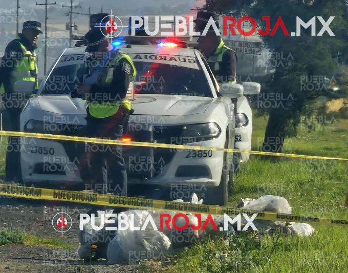 Hallan dos cuerpos emplayados junto a la carretera Calpulalpan-Apan