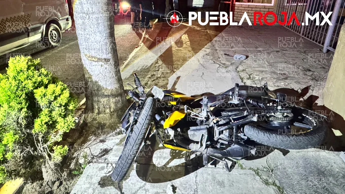 Trágico derrape en Tlahuapan: motociclista muere tras estamparse contra un objeto fijo