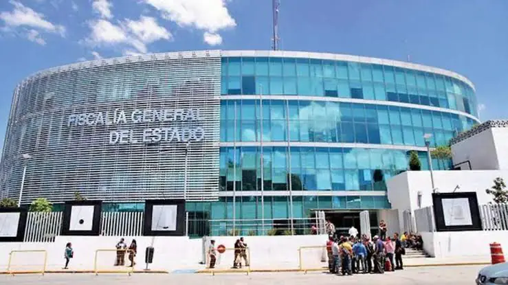 FGE investiga a dos agentes ministeriales señalados por realizar disparos y negarse a ser detenidos en Puebla