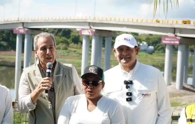 Supervisan Armenta y Chedraui Puente Vehicular de la Transformación