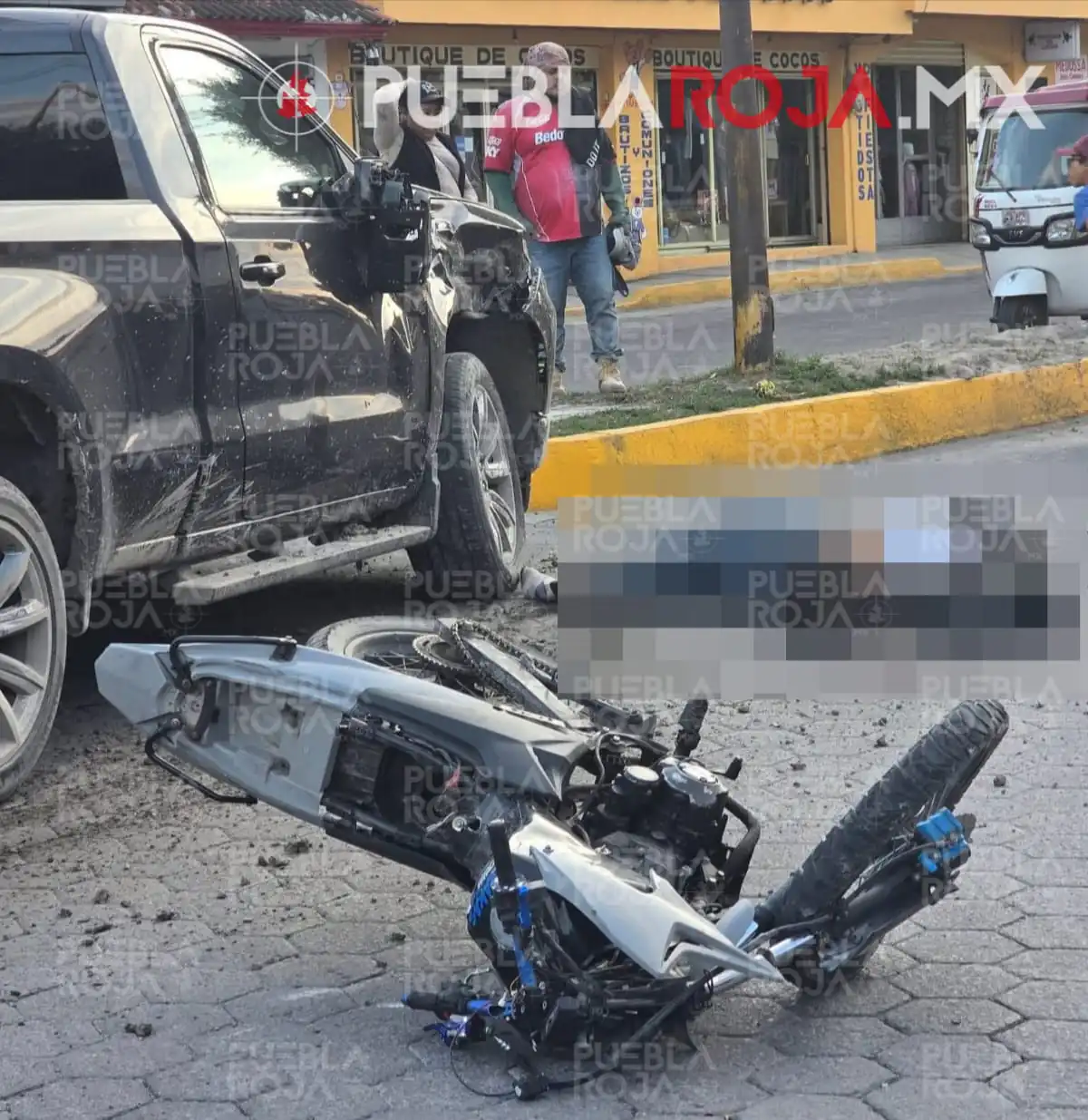¡Fatal choque en Acatzingo! Motociclista muere al impactarse contra una camioneta
