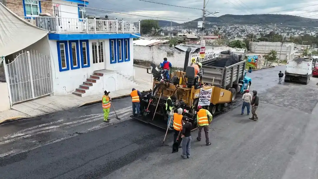 Amozoc inicia relaminación de calles con 500 toneladas de AC-20 gestionadas ante PEMEX