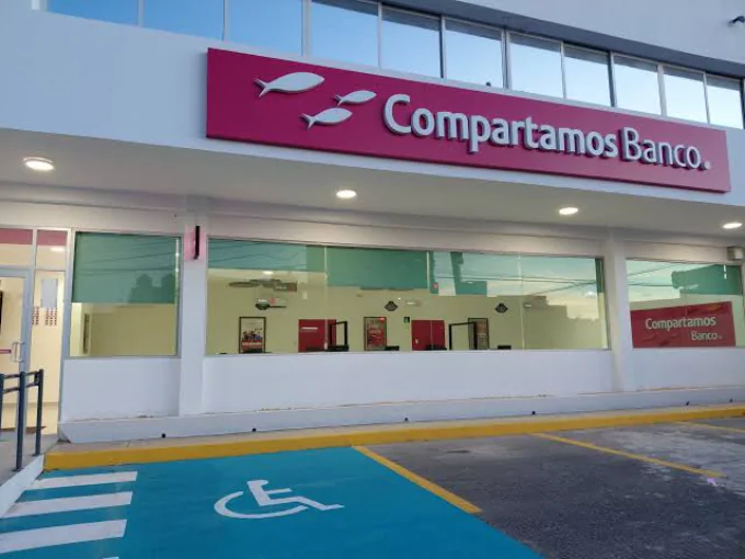 Roban 240 mp a cuentahabiente en Banorte Zavaleta y asaltan a socia de Compartamos Banco