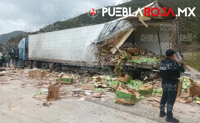 Tragedia en la Cuapiaxtla-Cuacnopalan: dos mueren calcinados tras choque de cuatro tráileres