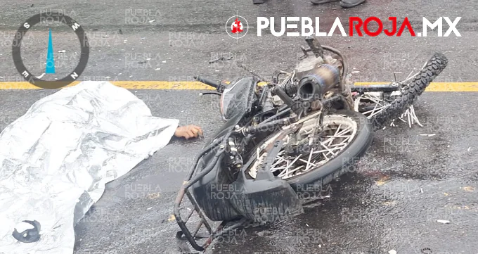 Muere adolescente de 16 años al chocar su moto contra camioneta en Zacatlán