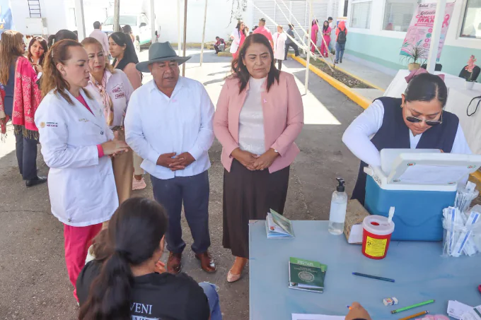 Severiano de la Rosa y Gloria Barrales encabezan Jornada de Detección Oportuna de Cáncer de Mama en Amozoc