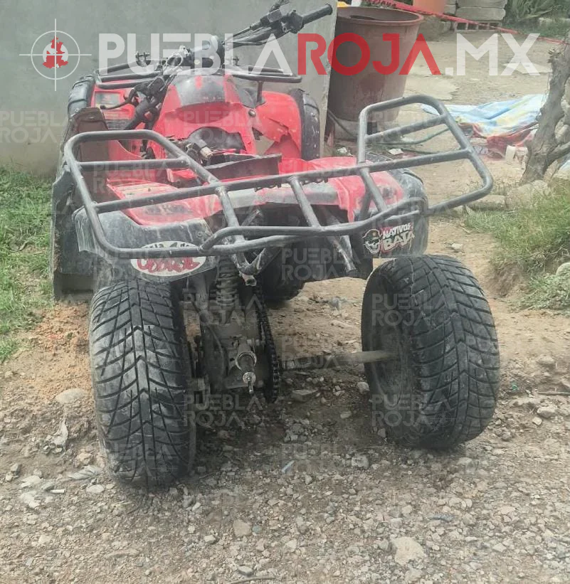 Cuatrimoto se estrella contra barda en Chautla; muere mujer y dos más resultan heridas