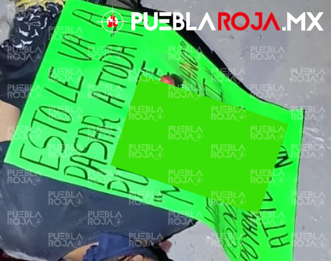 Ejecutan a un hombre y le clavan narcomensaje en la espalda en la colonia Los Encinos