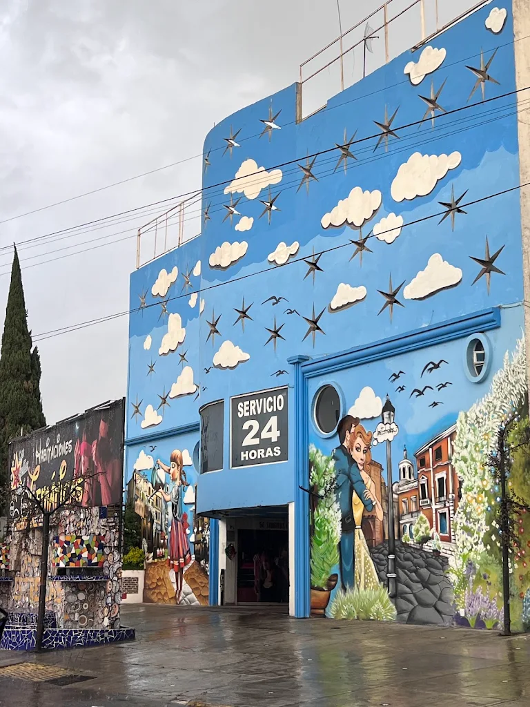 A punta de pistola asaltan el Motel Las Estrellas y roban 2 mp